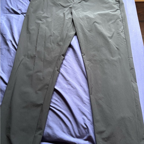 Oakley Men's Dark Gray Chinos - Picture 1 of 5